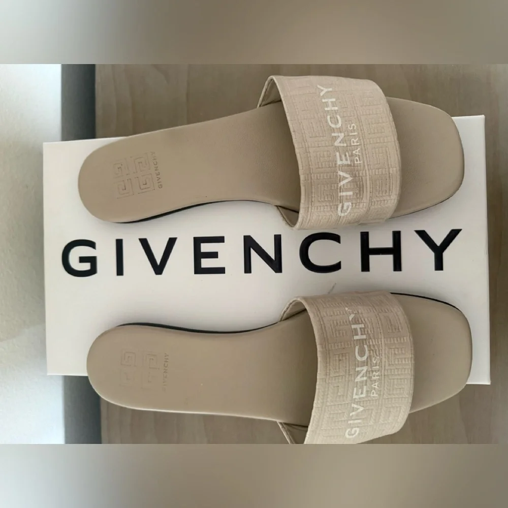 Givenchy Neutral Beige Embossed Logo Slide Sandals - Picture 9 of 9